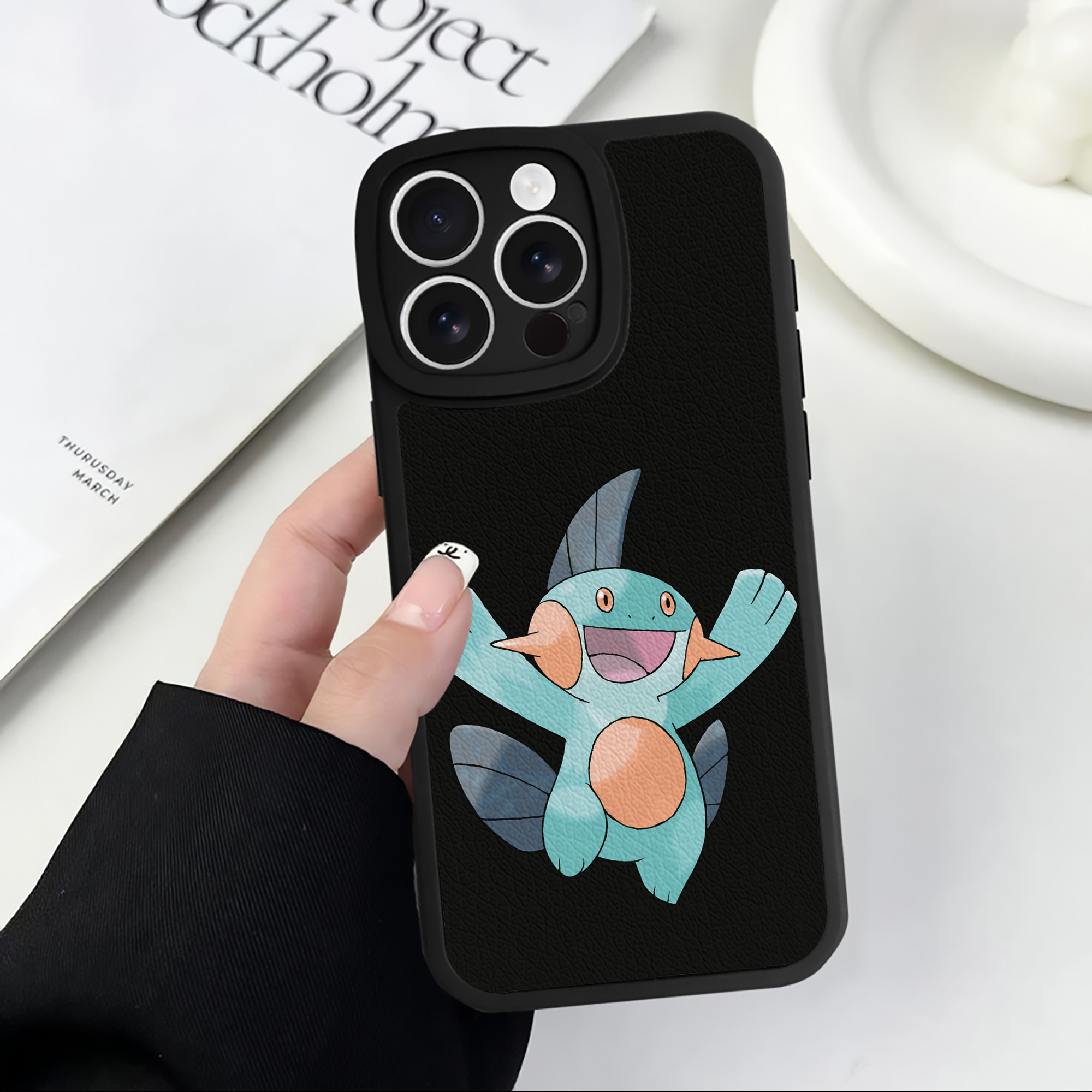 ポケットモンスター Pokémon 【iPhone 16シリーズ対応】シリコンスマホケース（レザー調） 材質：シリコン