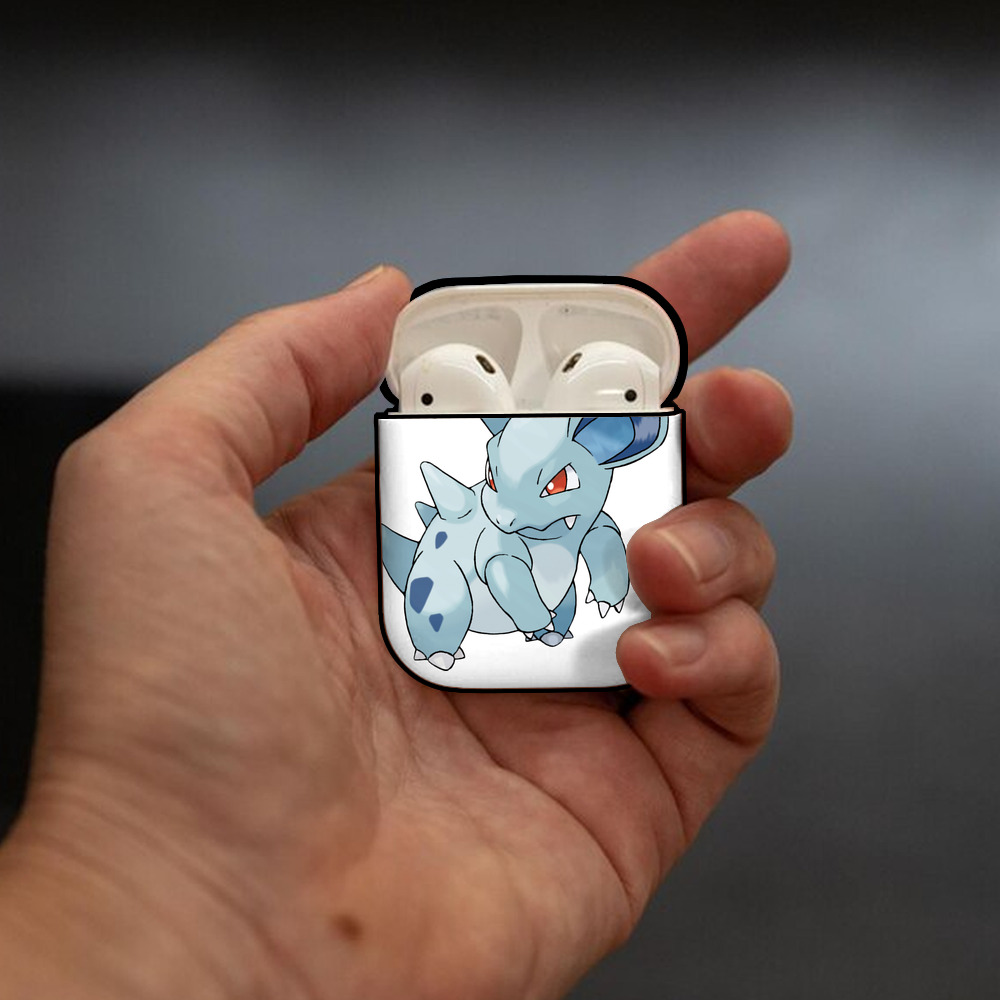 ポケットモンスター Pokémon AirPods 第2世代保護ケース ハードシェル ブラック 耐衝撃・防指紋・カラビナ付き
